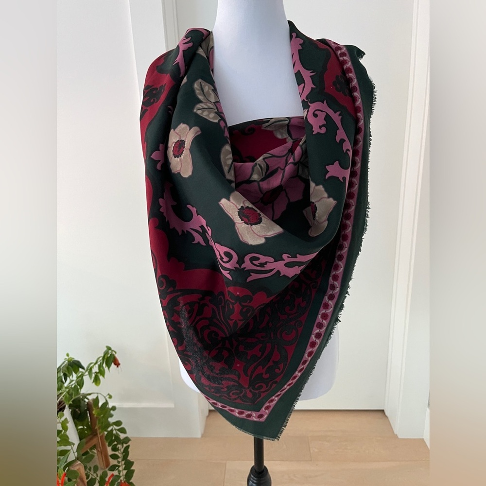 SHAWL SCARF Oversized Floral Classic Pattern Made Italy Fringe Lightweight Chic - Picture 5 of 10